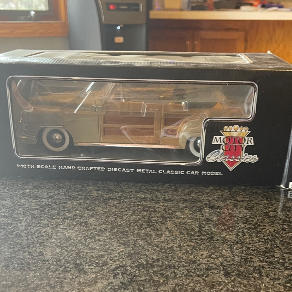 1948 Chrysler Town & Country. 1:18 scale.
